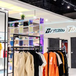 Dream Town - Oak Park - Fixtures and two dressing rooms in the back
