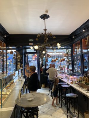 Lhardy Restaurante by null