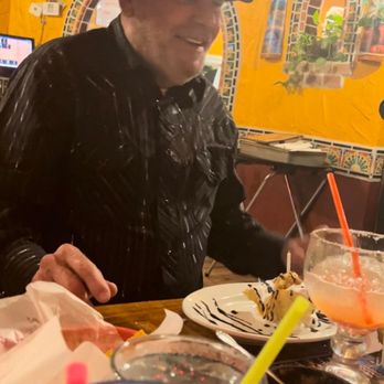 Carlitos Mexican Restaurant - Mexican Near Me - Red Bluff, California