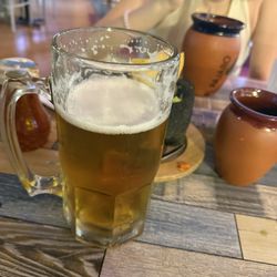 El Molcajete Moya - Cerveza "grande" así te la sirven el resto es espuma