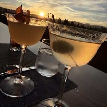 Sky & Vine Rooftop Bar - Martini and Valencia Crush Zero Proof - New American Near Me - Napa, California Sky & Vine Rooftop Bar - Martini and Valencia Crush Zero Proof - New American Near Me - Napa, California