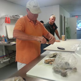 Diggers Catch Seafood - Fisherman and store owner at work. - Seafood Markets Near Me - Riverside, Rhode Island