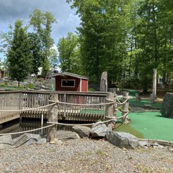 Small Country Campground - Miniature golf course