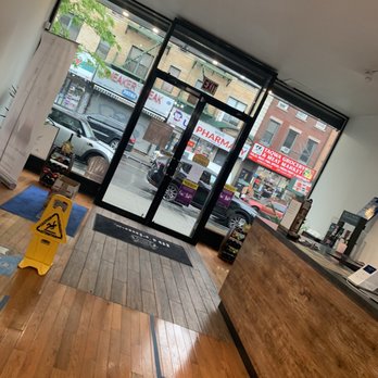 Eclectic Wine & Liquor - Insideeee - Beer, Wine & Spirits Near Me - Brooklyn, New York Eclectic Wine & Liquor - Insideeee - Beer, Wine & Spirits Near Me - Brooklyn, New York