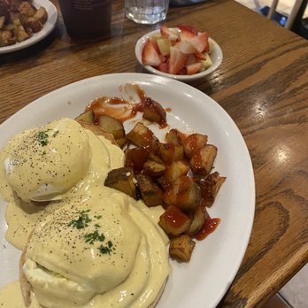 Tiztal Cafe - Eggs Benedict - Breakfast & Brunch Near Me - Chicago, Illinois