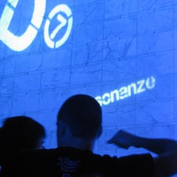 Dissonanze - div xmlns:cc="http://creativecommons.org/ns#" about="http://www.flickr.com/photos/kyotosong/572470936/"a rel="cc:attributionURL"
