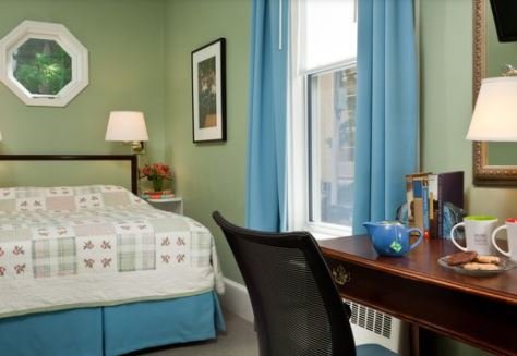 Irving House at Harvard by null