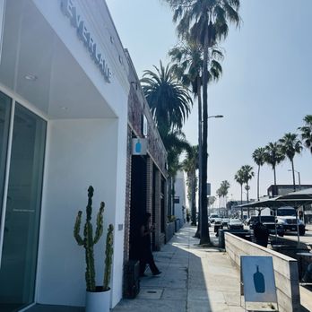Blue Bottle Coffee - Abbot Kinney - Coffee & Tea Near Me - Los Angeles, California