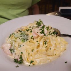 Main Street Tavern - Fettuccine Alfredo with chicken and broccoli
