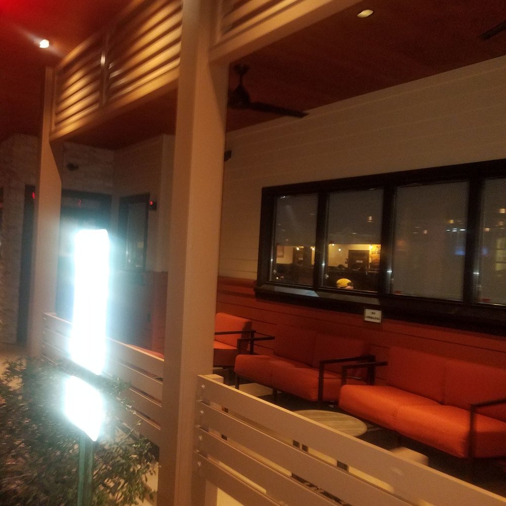 Outback Steakhouse - waiting area - Steakhouses Near Me - Middletown, New York