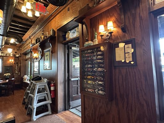 Aristocrat Pub & Oxford Room by null