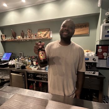 Chiveve Restaurante - Our hospitable host showing me beer from Mozambique. - Portuguese Near Me - Lisbon, 11 Chiveve Restaurante - Our hospitable host showing me beer from Mozambique. - Portuguese Near Me - Lisbon, 11