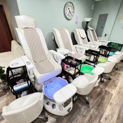 Escape Plus Nails & Kanok Thai Massage