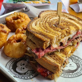 Red Monkey Walla Walla - Reben sandwich and onion rings - American Near Me - Walla Walla, Washington