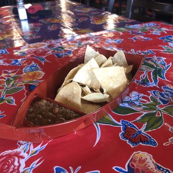 Orale Cantina - Chips n salsa in a boat - Seafood Near Me - Sacramento, California Orale Cantina - Chips n salsa in a boat - Seafood Near Me - Sacramento, California
