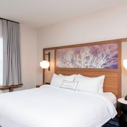 Fairfield by Marriott Inn & Suites Fair Oaks Farms