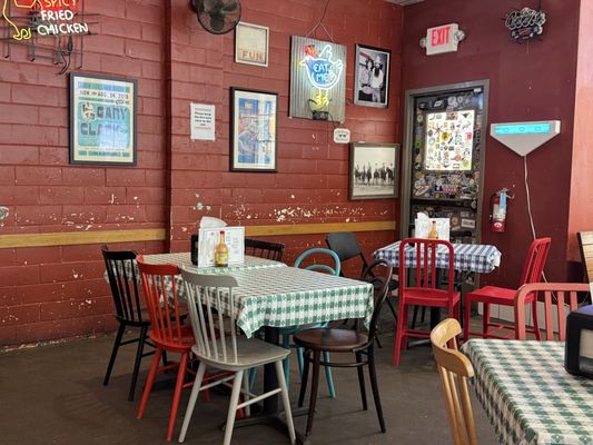 Gus’s World Famous Fried Chicken by null