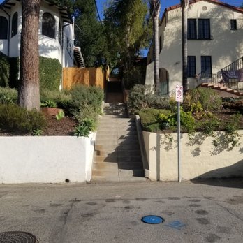 Secret Stairs - Cross the street from one segment of stairs to next. - Hiking Near Me - Pasadena, California