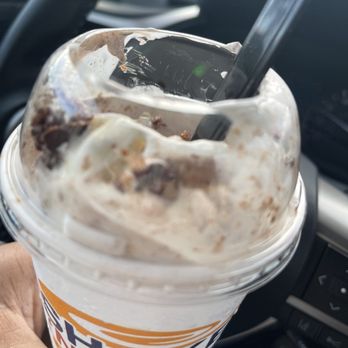 Shake ‘N Buns - Banana dipped crunch swirl - American Near Me - Bakersfield, California Shake ‘N Buns - Banana dipped crunch swirl - American Near Me - Bakersfield, California