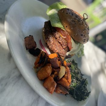 True Food Kitchen - Vegan double cheeseburger - Vegetarian Near Me - Pasadena, California True Food Kitchen - Vegan double cheeseburger - Vegetarian Near Me - Pasadena, California