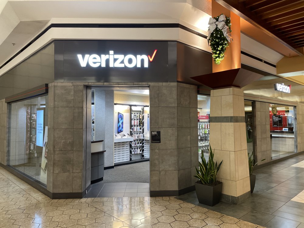 WIRELESS SOLUTIONS CENTER FAIRLANE MALL Updated May 2024 18900