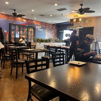 Mardi Gras Tuesday "A Taste Of New Orleans" Sherman Oaks - Indoor Dining area. - Cajun/Creole Near Me - Sherman Oaks, California Mardi Gras Tuesday "A Taste Of New Orleans" Sherman Oaks - Indoor Dining area. - Cajun/Creole Near Me - Sherman Oaks, California