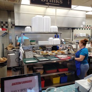 Gazeebo Burgers - Busy in kitchen Sun lunch - American Near Me - Plano, Texas