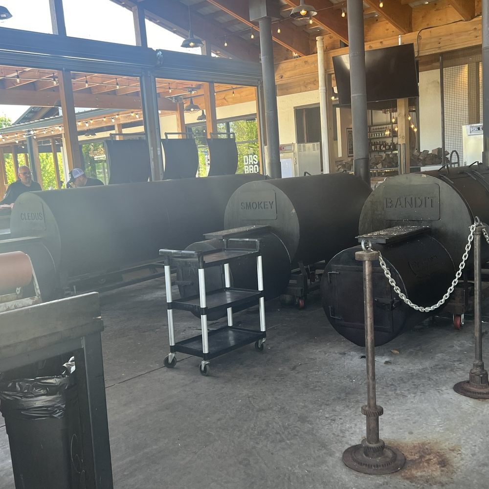 DAS BBQ - It smells so delicious back here!! - Barbeque Near Me - Atlanta, Georgia DAS BBQ - It smells so delicious back here!! - Barbeque Near Me - Atlanta, Georgia
