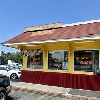 Memezz Restaurant - the outside of the restaurant - Southern Near Me - Atlanta, Georgia Memezz Restaurant - the outside of the restaurant - Southern Near Me - Atlanta, Georgia
