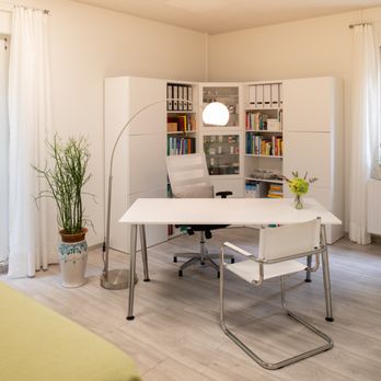 Heilpraxis Claudia Prang - Heilpraxis Claudia Prang - Behandlungszimmer 1 - Naturopathic/Holistic Near Me - Dresden, SN Heilpraxis Claudia Prang - Heilpraxis Claudia Prang - Behandlungszimmer 1 - Naturopathic/Holistic Near Me - Dresden, SN