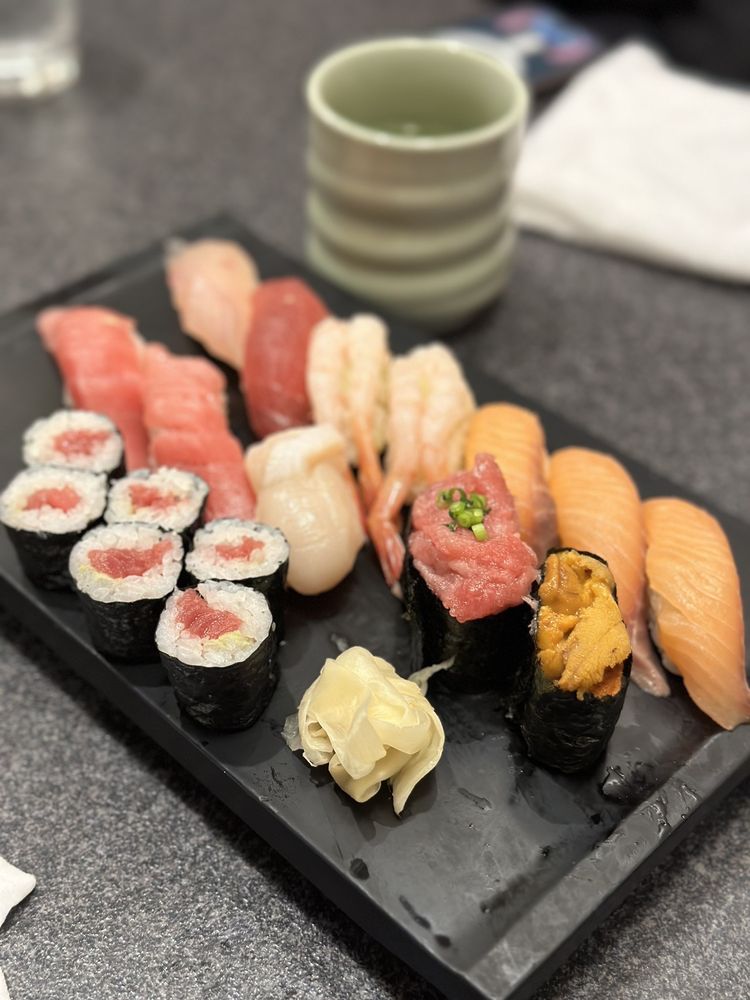 Sushizanmai Asakusakaminarimon