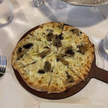 Napoli - Mediterranean Pizza with no tomatoes and no feta - Pizza Near Me - Vestavia Hills, Alabama Napoli - Mediterranean Pizza with no tomatoes and no feta - Pizza Near Me - Vestavia Hills, Alabama