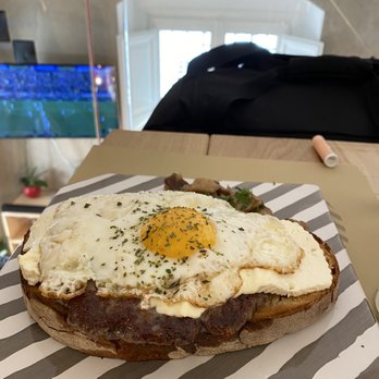 Taberna 33 - Bruscetta with beef, egg, mozzarella and herbs! - Italian Near Me - Minori, SA Taberna 33 - Bruscetta with beef, egg, mozzarella and herbs! - Italian Near Me - Minori, SA