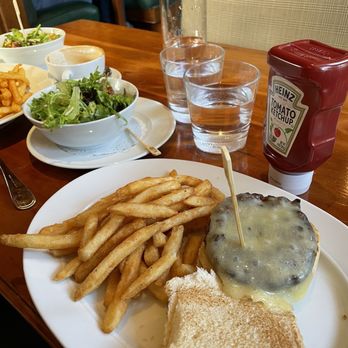 Old Ebbitt Grill - Plain cheddar cheese burger - Bars Near Me - Washington, DC, District of Columbia Old Ebbitt Grill - Plain cheddar cheese burger - Bars Near Me - Washington, DC, District of Columbia