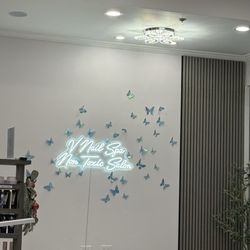 V Nail Spa