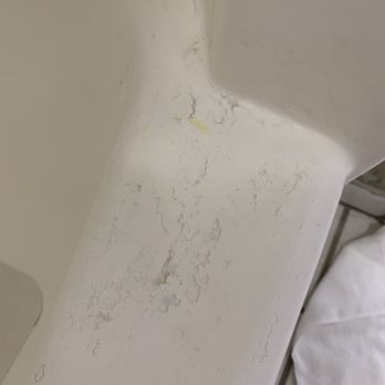 Plantation Hale Suites - Peeling bathtub. - Hotels Near Me - Kapaa, Hawaii Plantation Hale Suites - Peeling bathtub. - Hotels Near Me - Kapaa, Hawaii