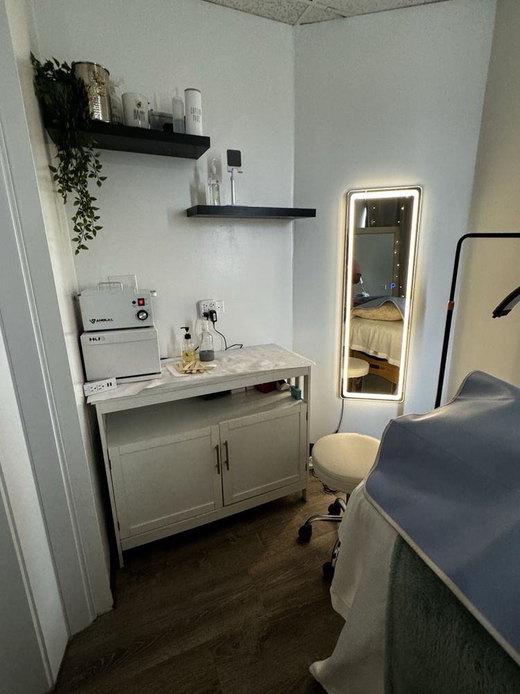 Bella Vang Skin Logo