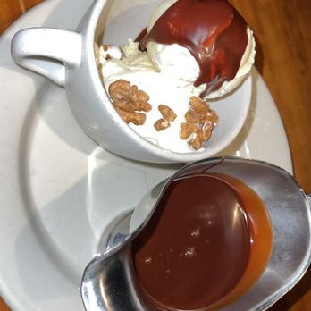 Houston's Restaurant - Hot Fudge Sundae - New American Near Me - Irvine, California