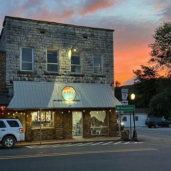 Jasper Pizza - the outside of the restaurant - Pizza Near Me - Jasper, Arkansas Jasper Pizza - the outside of the restaurant - Pizza Near Me - Jasper, Arkansas