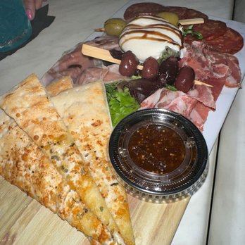 Mangoni - Pizza Near Me - Winter Garden, Florida