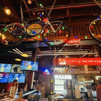 Dreamland BBQ - Music, food, decor....all a VIBE - Barbeque Near Me - Montgomery, Alabama