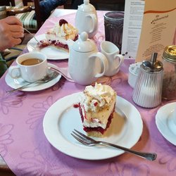 Alte Kaffeewirtschaft - Leckerste Kirsch-Marzipantorte