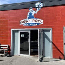 Mount Royal Bagel Factory - Exterior