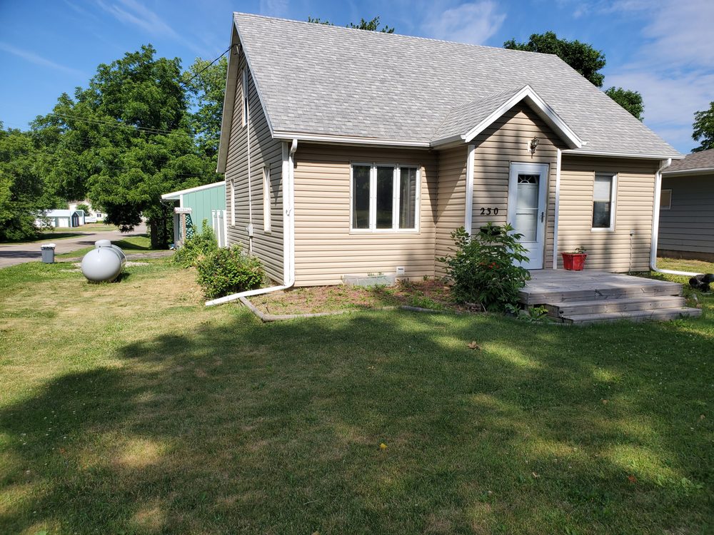 ROGER HAHN LAKES FAMILY REAL ESTATE Contact Agent 1811 E Fir Ave