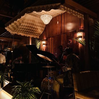 Somerville - Live music perch inside the restaurant. There were two jazz musicians lightly enhancing the vibe. - Steakhouses Near Me - Los Angeles, California Somerville - Live music perch inside the restaurant. There were two jazz musicians lightly enhancing the vibe. - Steakhouses Near Me - Los Angeles, California