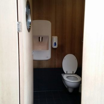 Queen's Walk - Washrooms at the walkway for .50p - Landmarks & Historical Buildings Near Me - London, XGL