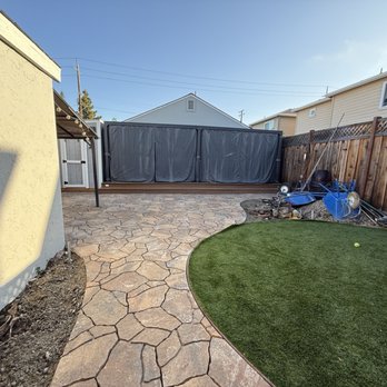 Greener Bay Landscaping - Backyard walkway flagstone pavers - Landscaping Near Me Greener Bay Landscaping - Backyard walkway flagstone pavers - Landscaping Near Me