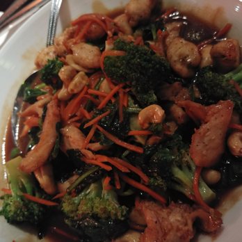 Chant - Crazy Cashew Chicken (nothing exciting) - Asian Fusion Near Me - Chicago, Illinois
