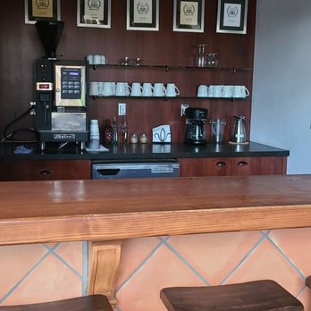 La Maison Hotel - They serve complimentary breakfast and coffee in the am - Hotels Near Me - Palm Springs, California