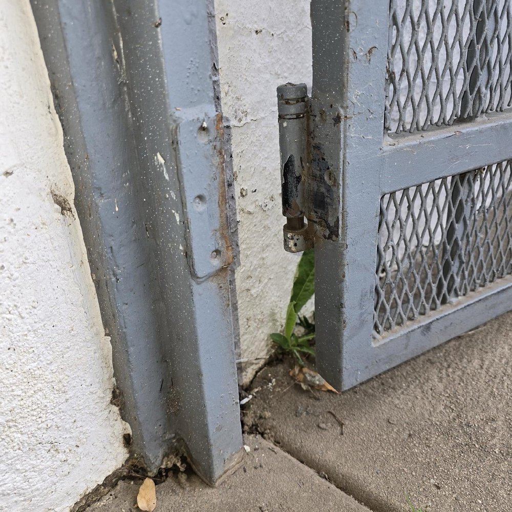 Gates Express - Broken hinge - Garage Door Services Near Me - Los Angeles, California Gates Express - Broken hinge - Garage Door Services Near Me - Los Angeles, California